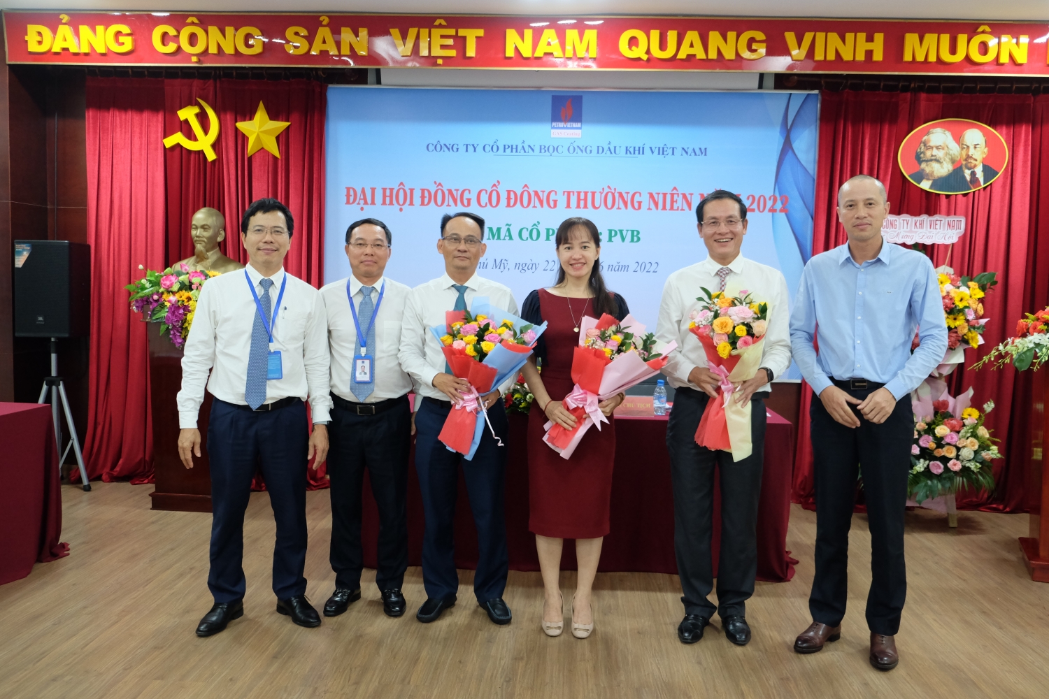 Ông Nguyễn Phương Cảo (thứ 3 từ trái sang) được bầu giữ vào Thành viên HĐQT PVCoating nhiệm kỳ 2022 - 2027