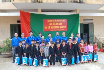 Thanh niên PV GAS “tiếp sức” cho học sinh nghèo tỉnh Hà Giang