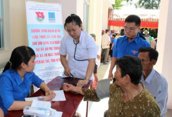 PV GAS tổ chức khám bệnh, tặng quà cho người nghèo tỉnh Bến Tre
