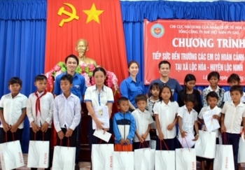 Đoàn Thanh niên PVGAS "Tiếp sức đến trường" tại tỉnh Bình Phước