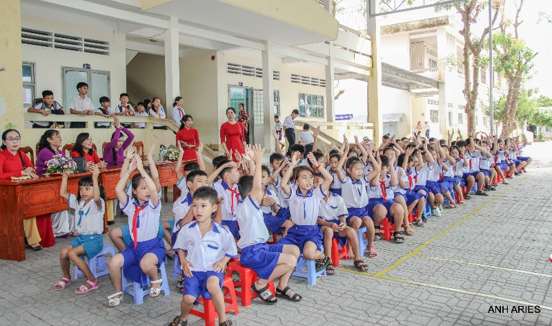 pvcfc trao hoc bong cho hoc sinh tren dia ban tinh ca mau