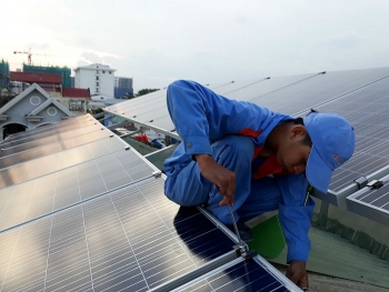 Giải pháp điện mặt trời áp mái đầu tiên tại Việt Nam có bảo hiểm và hỗ trợ tài chính