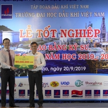 Đạm Cà Mau trao học bổng 100 triệu đồng cho sinh viên Trường Đại học Dầu khí Việt Nam