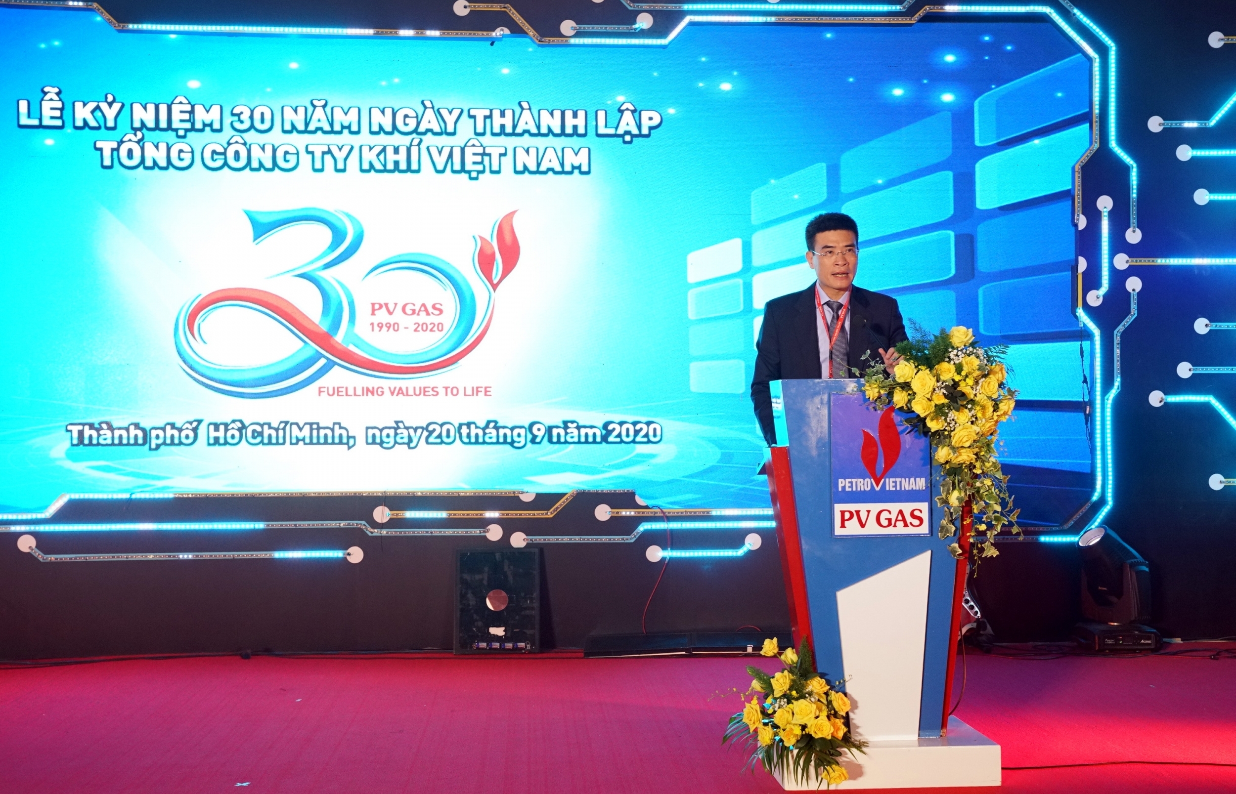 Tổng giám đốc PV GAS Dương Mạnh Sơn chào mừng và kêu gọi tinh thần người lao động