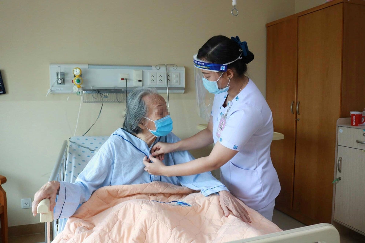 Chăm sóc sức khỏe người cao tuổi tại Bệnh viện Đại học Y Dược TP HCM