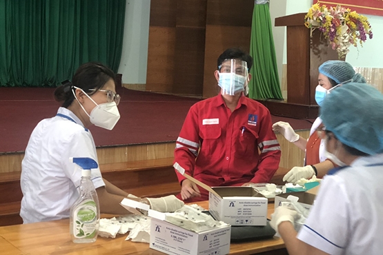 NT2 tổ chức cho người lao động tiêm vắc xin phòng Covid -19