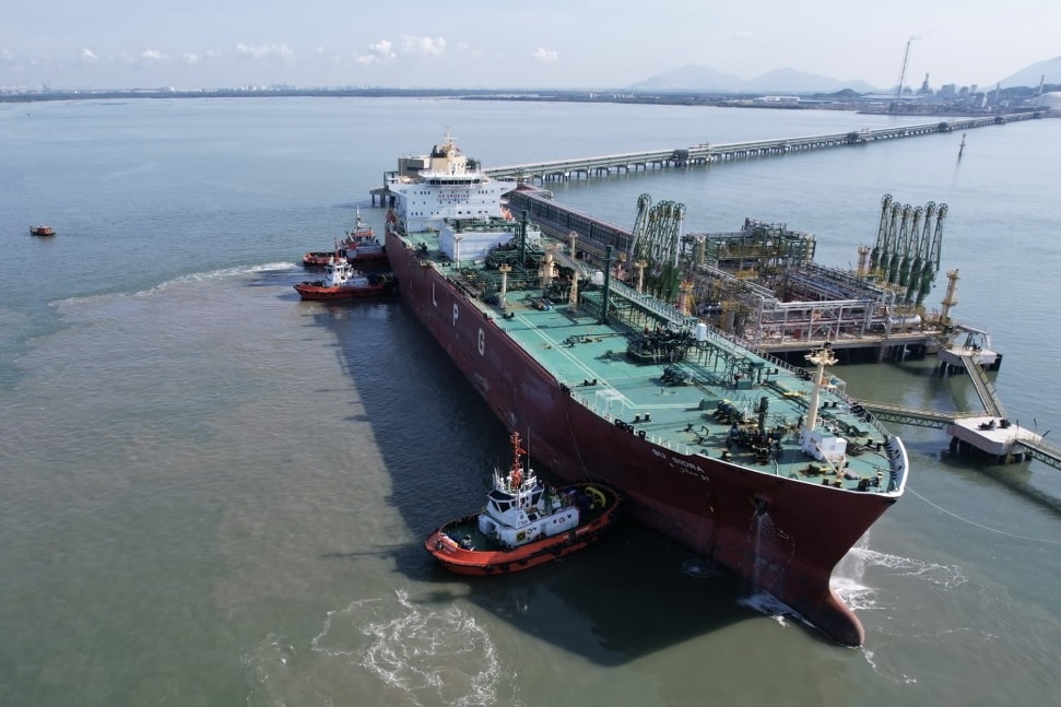 àu Bu Sidra hoàn tất nối ống với Cảng hóa dầu Long Sơn để tiến hành bơm rót
