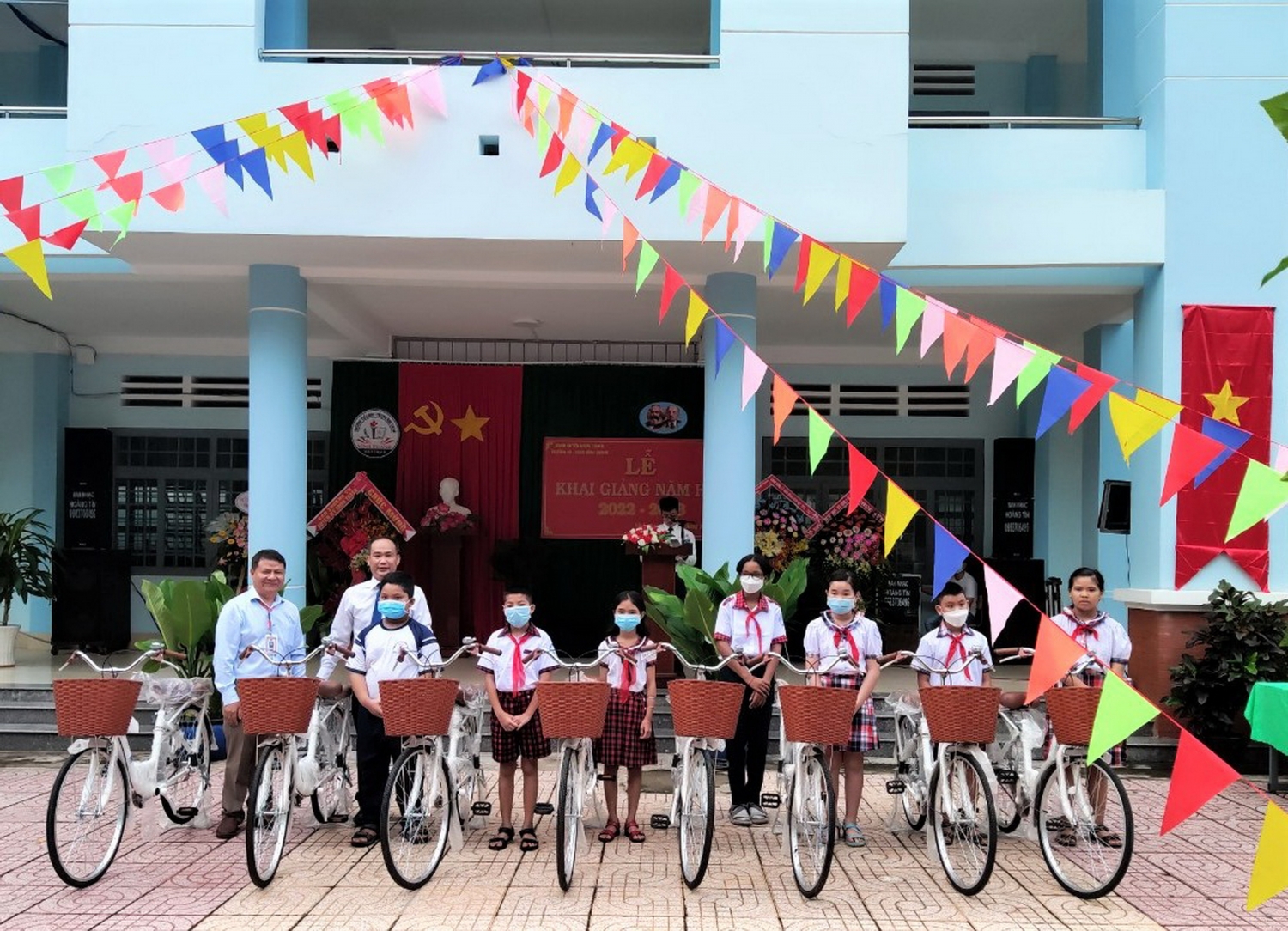 KĐN trao tặng xe đạp cho các em học sinh Phú Mỹ (tỉnh BR-VT), Nhơn Trạch (tỉnh Đồng Nai) và Cần Giờ (Tp. Hồ Chí Minh)