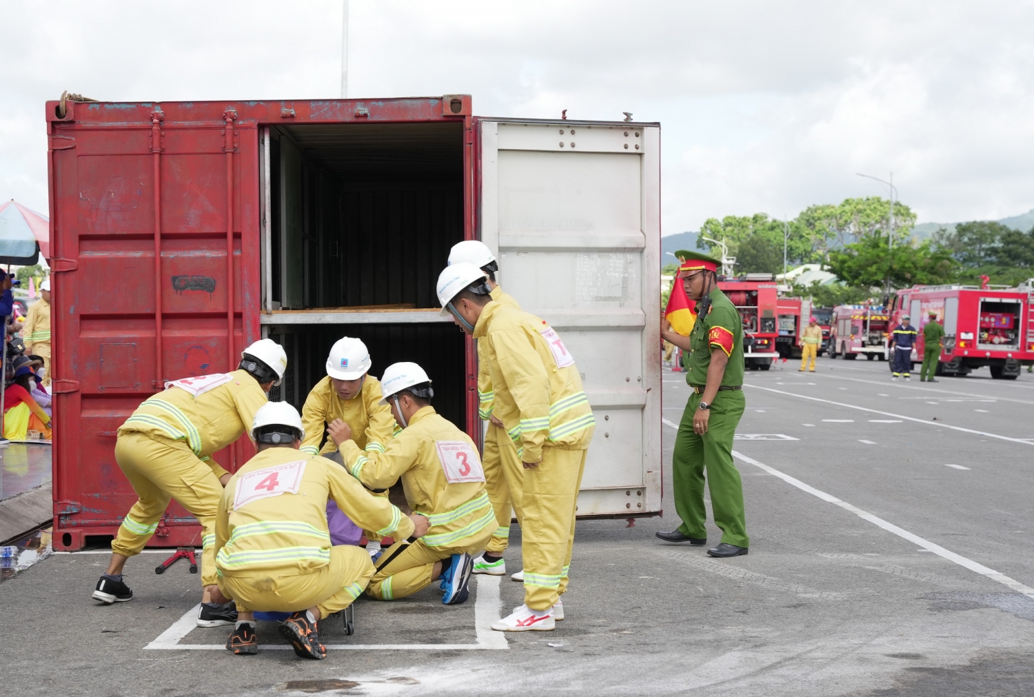 Phối hợp xử lý tình huống bài thi đội hình CNCH trong không gian hạn chế