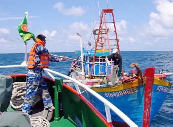 Tuần tra phát hiện hàng chục tàu cá vi phạm an toàn đường ống dẫn khí