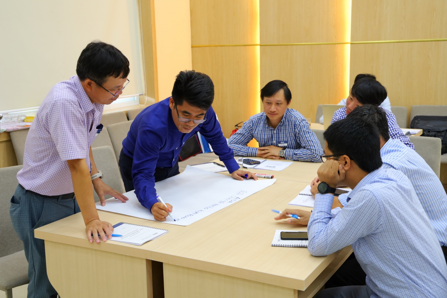 Các học viên thực hành hoạch định kế hoạch quản trị công việc