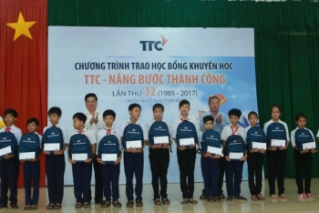 Trao học bổng khuyến học “TTC - Nâng bước thành công 2017”