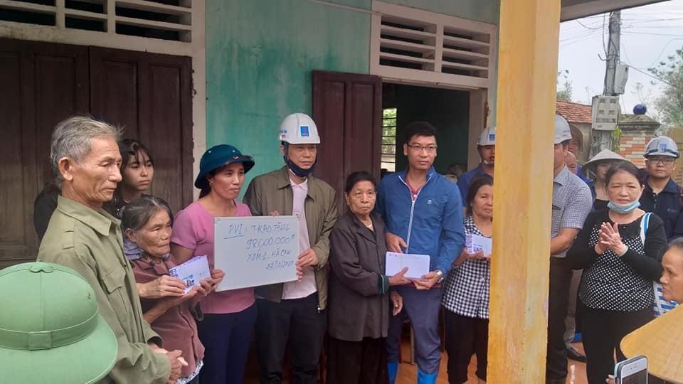 Ban QLDA ĐLDK Thái Bình 2 trao ủng hộ tại tỉnh Quảng Bình