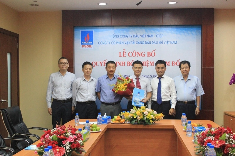 Ông Đoàn Văn Nhuộm – Tổng Giám đốc PVOIL và Lãnh đạo PVOIL, PVOIL Trans trao Quyết định bổ nhiệm ông Cao Trọng Tuấn.