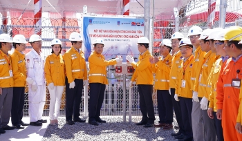 Petrovietnam/PV GAS đón nhận dòng khí đầu tiên từ mỏ Sao Vàng đến đường ống Nam Côn Sơn 2