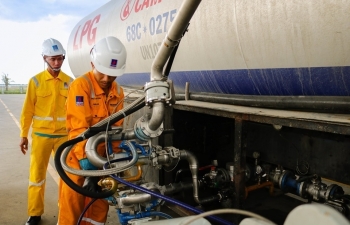 Phiên 18/11: VN-Index chinh phục thành công mốc 970 điểm, nhóm cổ phiếu Dầu khí tiếp tục tăng mạnh