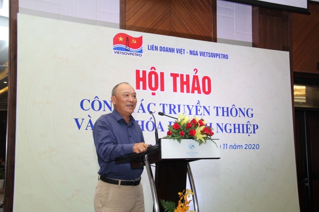 Đồng chí Trần Công Tín – Chánh kinh tế Vietsovpetro phát biểu tại Hội thảo