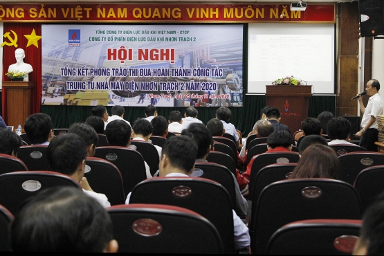 Ông Trần Quang Mẫn – Phó Giám đốc NT2 báo cáo tham luận