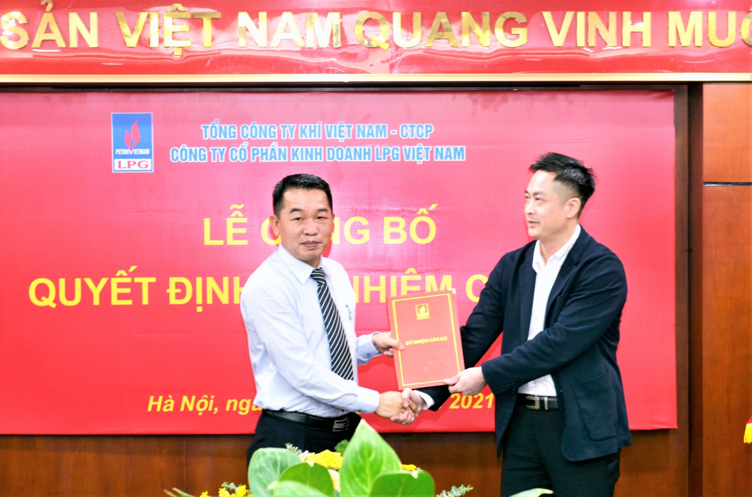 Trao quyết định bổ nhiệm ông Nguyễn Tiến Mạnh là Giám đốc Chi nhánh Bắc bộ kiêm Giám đốc Chi nhánh Duyên hả