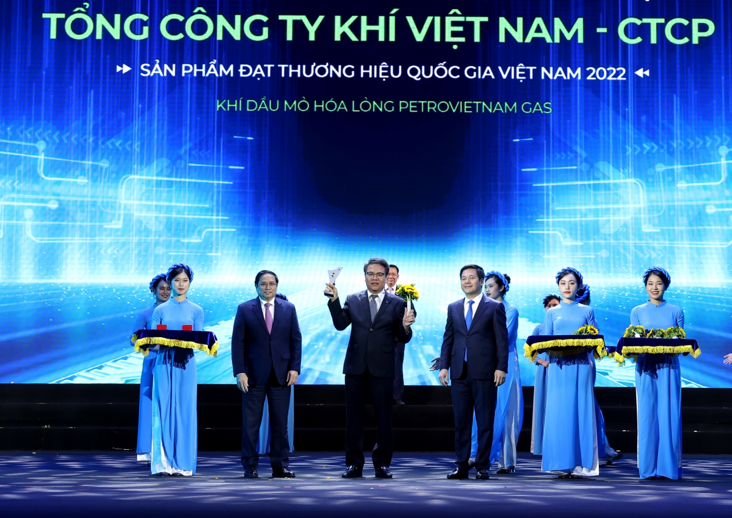 Thủ tướng Chính phủ trao vinh danh Thương hiệu quốc gia Việt Nam năm 2022 cho PV GAS