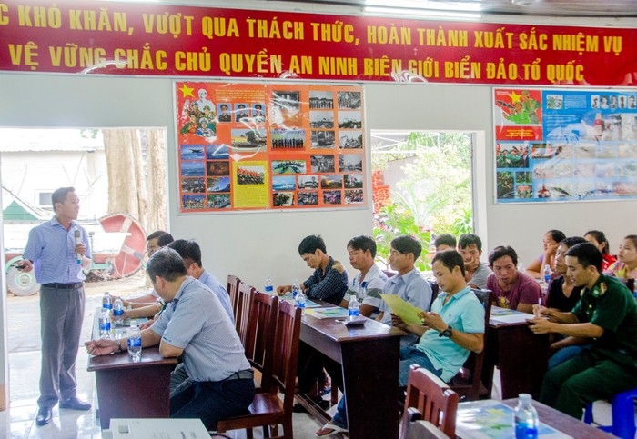 pv gas tuyen truyen bao ve duong ong dan khi tren bien cho ngu dan con dao