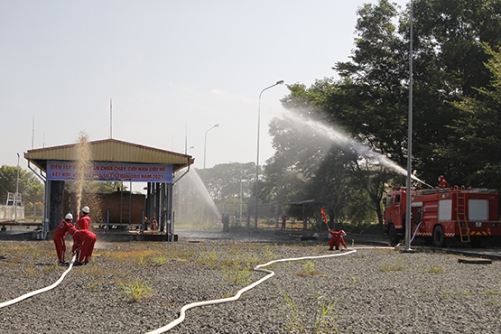 NT2: Diễn tập phương án chữa cháy, cứu nạn cứu hộ và ứng phó sự cố tràn dầu