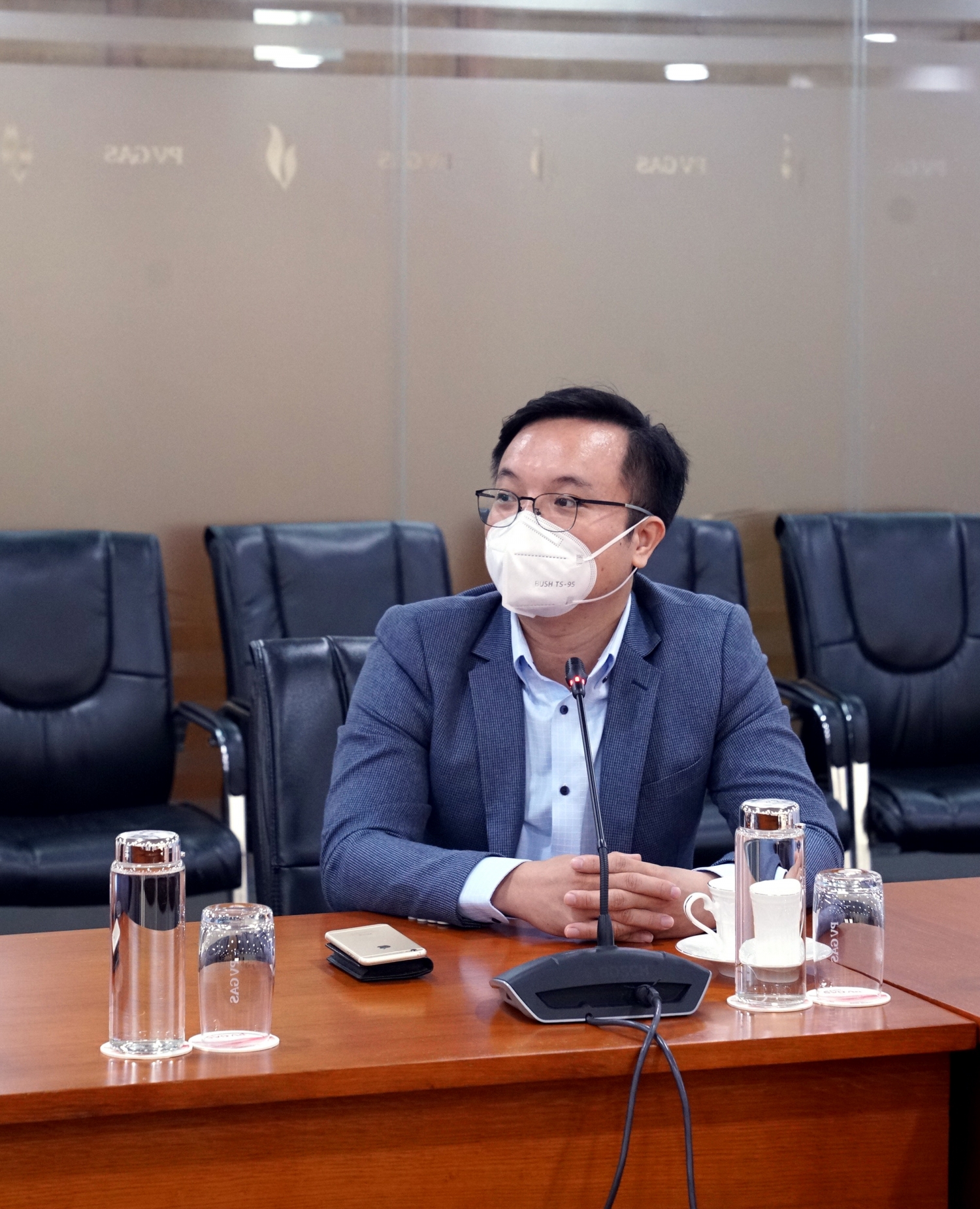 Ông Phó Đức Giang – Giám đốc PwC Cyber Việt Nam cùng các chuyên gia trao đổi, thảo luận những thông tin liên quan tại Hội nghị