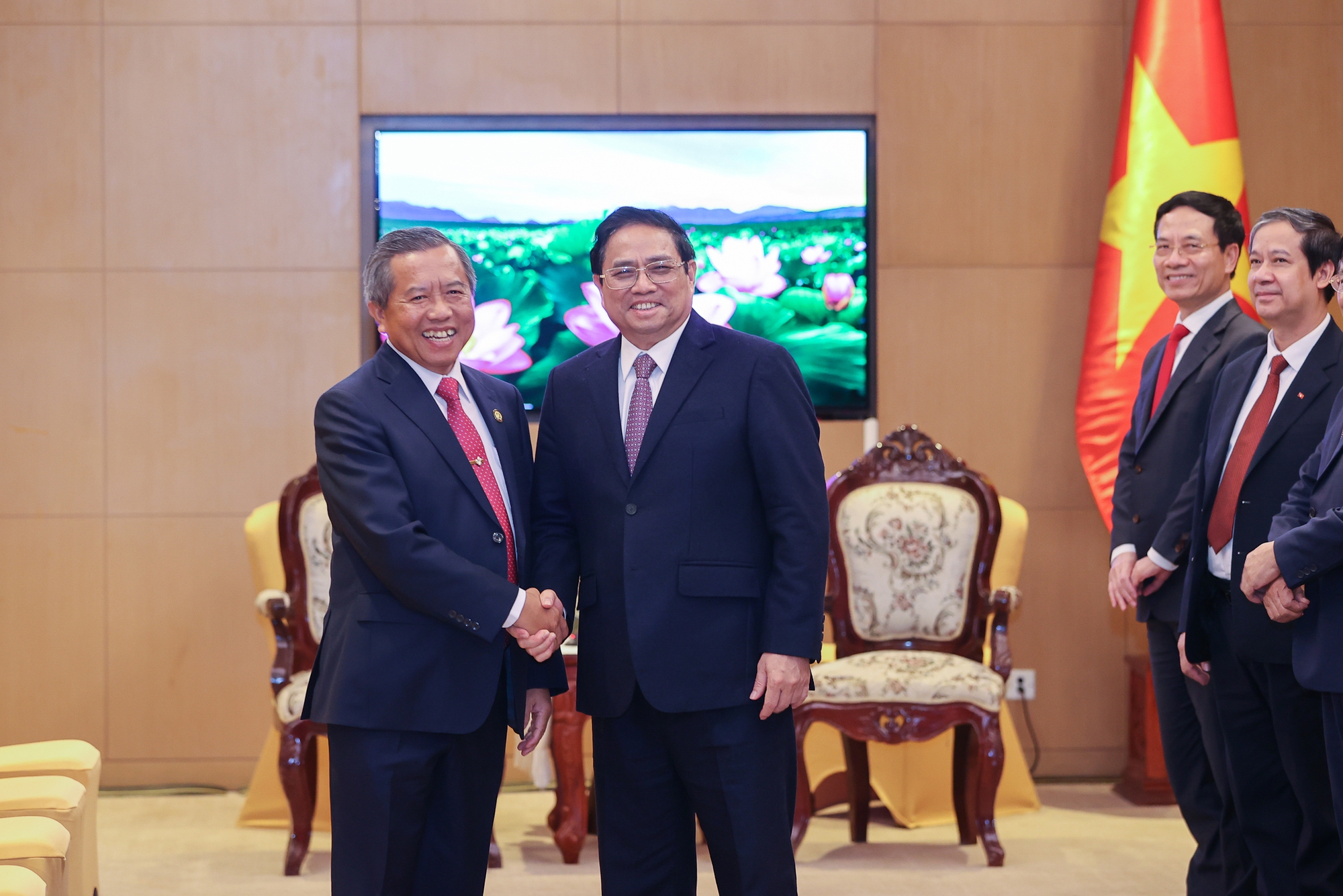 Góp phần giữ gìn và vun đắp quan hệ đoàn kết – hữu nghị Lào – Việt Nam...