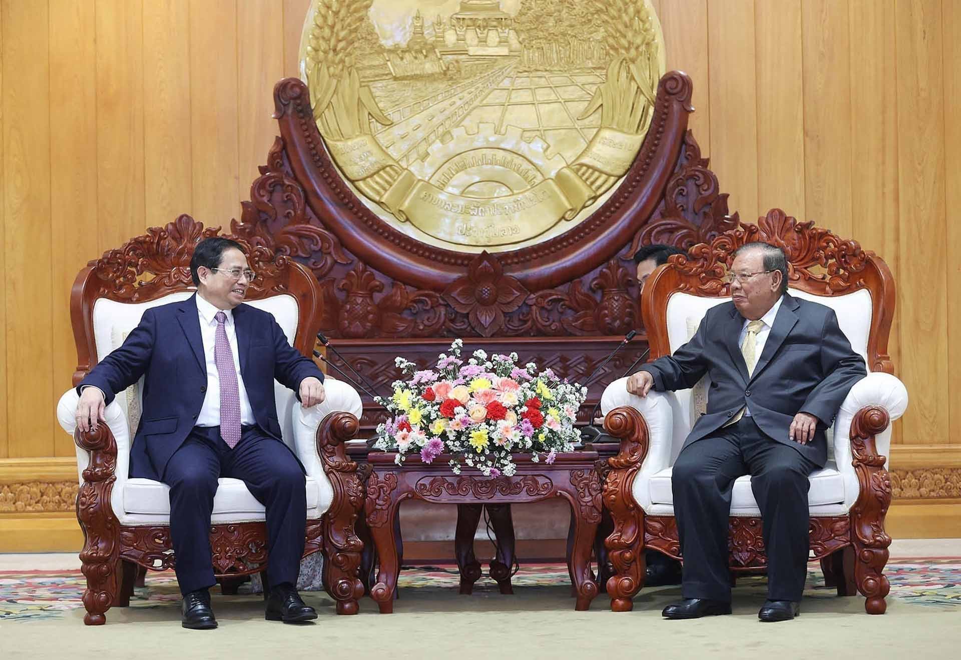 Thủ tướng Phạm Minh Chính thăm đồng chí Bounnhang Vorachith, nguyên Tổng Bí thư, Chủ tịch nước CHDCND Lào. (Nguồn: TTXVN)