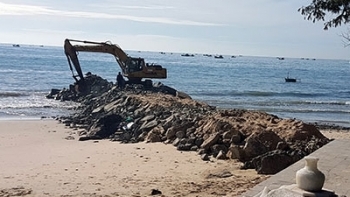 Bình Thuận: Cần thực hiện giải pháp đồng bộ chống xói lở bờ biển