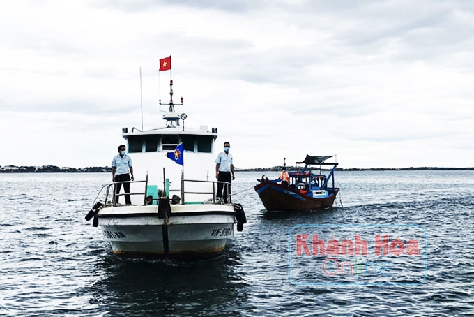Khánh Hòa: Truy quét tàu giã cào