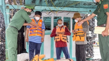 Cà Mau: Giúp ngư dân yên tâm đánh bắt
