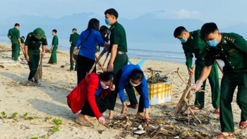 Tuổi trẻ BĐBP Đà Nẵng ra quân làm sạch biển và phòng, chống rác thải nhựa