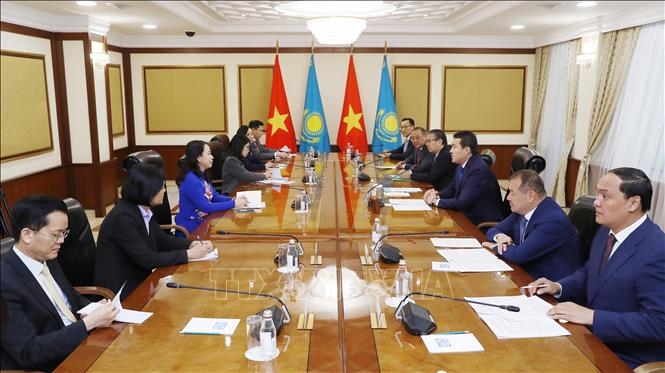 Phó Chủ tịch nước Võ Thị Ánh Xuân hội kiến Thủ tướng Kazakhstan