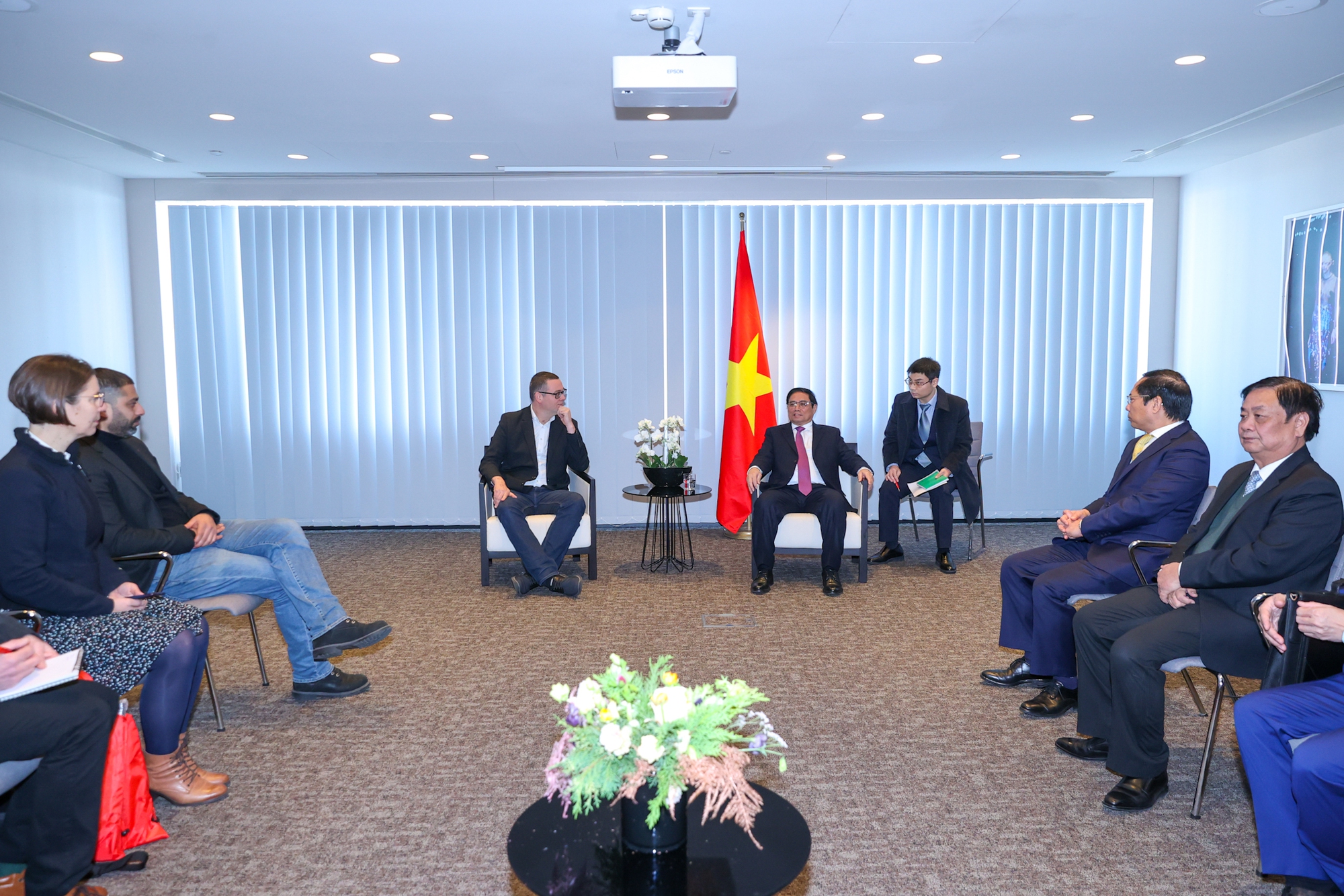 Thủ tướng Phạm Minh Chính gặp Chủ tịch Đảng Lao động Bỉ - Ảnh 2.