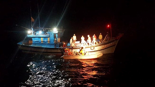 Tin tức 13/1: Hai ngư dân mất tích do chìm tàu trên biển Bình Thuận