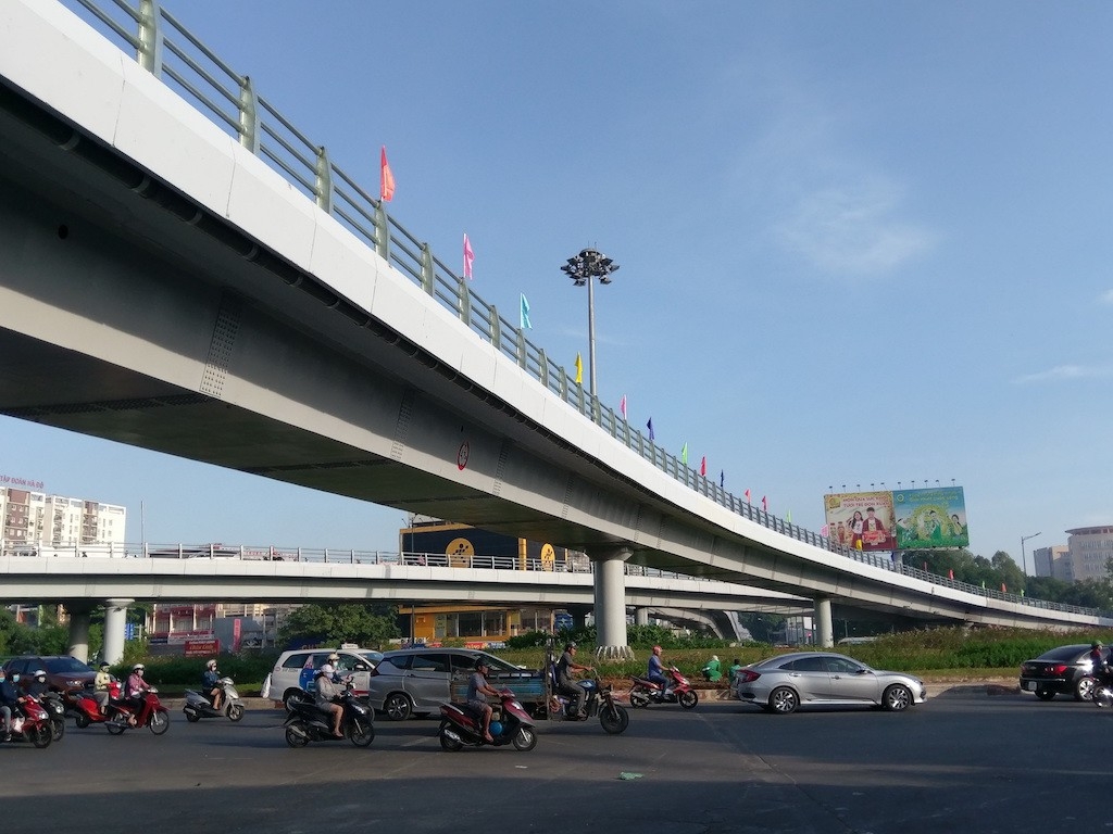 Thông xe cầu vượt chữ N “giải cứu” sân bay Tân Sơn Nhất