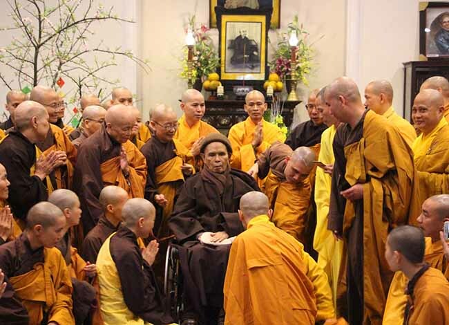 ngay tet o ngoi chua thien su thich nhat hanh tinh duong