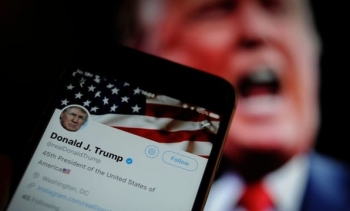 Twitter khóa tài khoản của ông Trump, ra "tối hậu thư" yêu cầu xóa tweet