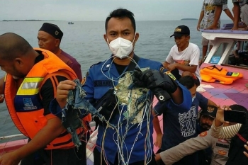 Ngư dân kể khoảnh khắc máy bay Indonesia "lao như tia chớp" xuống biển