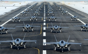 Bloomberg: Lầu Năm Góc phát hiện hơn 800 lỗi trên tiêm kích "tia chớp" F-35