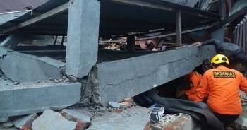 Indonesia: Động đất san phẳng bệnh viện và nhà dân, ít nhất 26 người chết