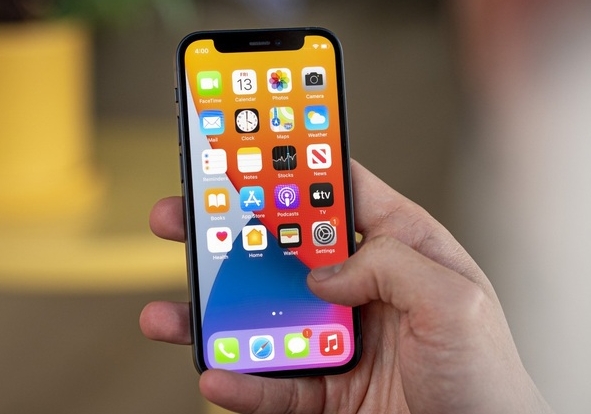 Giá bán iPhone 12 và 12 mini "chạm đáy" tại Việt Nam, người dùng vẫn thờ ơ