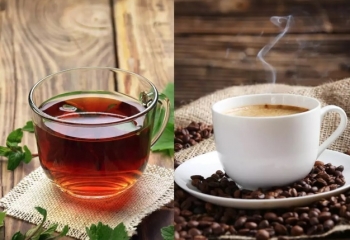 Bạn nên uống trà hay cà phê?