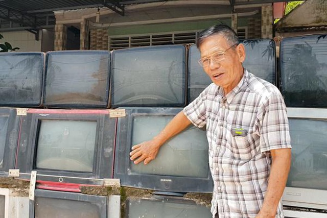 Độc lạ những căn nhà Việt có hàng rào được ốp bằng iPhone và tivi - 1