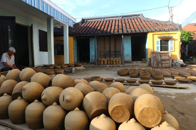 Giáp Tết Tân Sửu, xem nghệ nhân làng gốm Thanh Hà nặn tượng trâu đất - 9