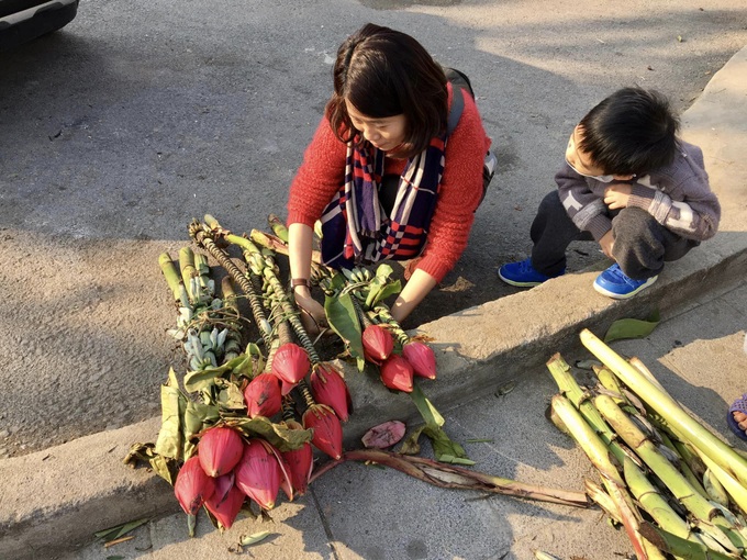 Hoa độc lạ xuất hiện tại chợ xuân Lào Cai - 1