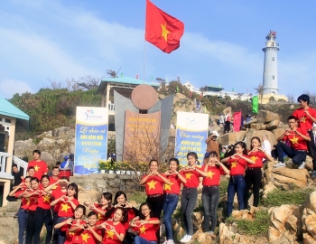 Phú Yên: Từ lễ chào cờ đầu năm đến sản phẩm du lịch độc đáo