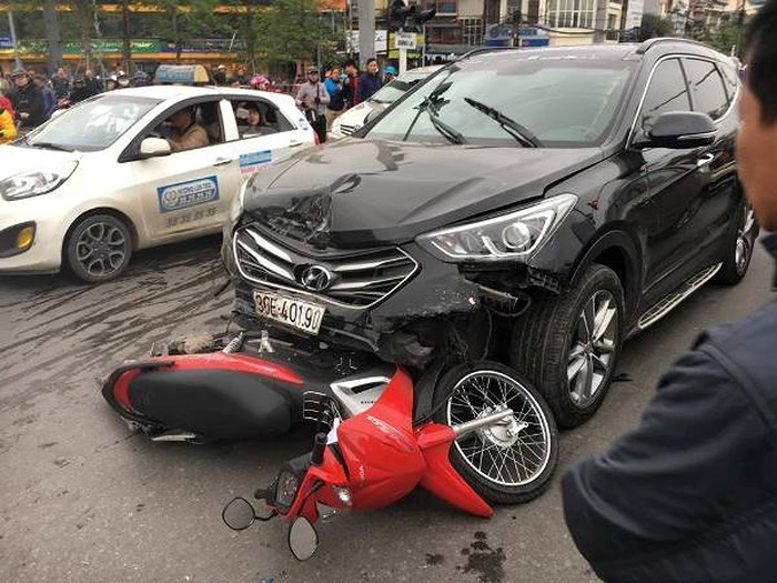 Tin tức 25/2: Ô tô gây tai nạn liên hoàn ở Hà Nội