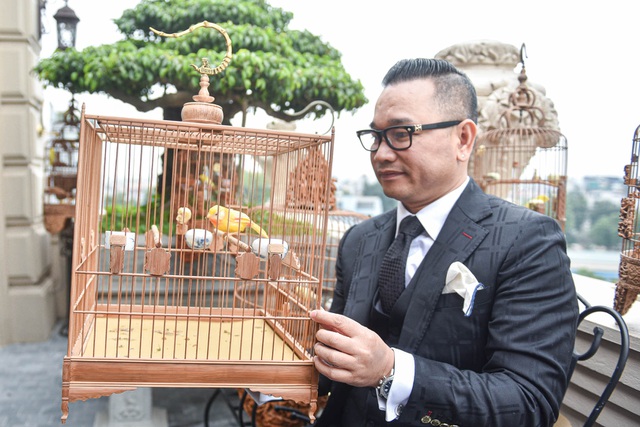 Tay cầm tiền tỷ, đại gia cũng không mua nổi chim ngũ sắc độc nhất Việt Nam